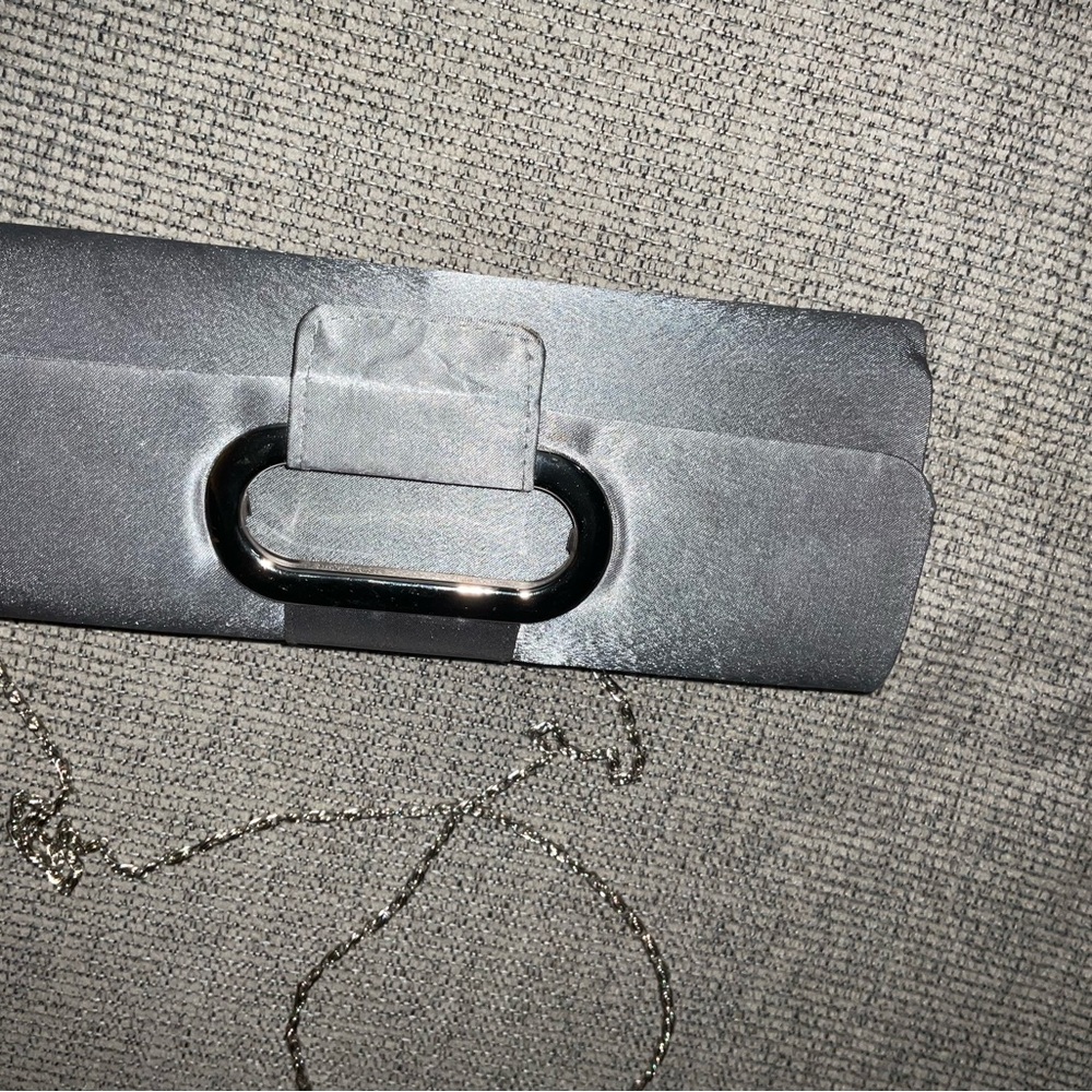 Clutch - Picture 2 of 4